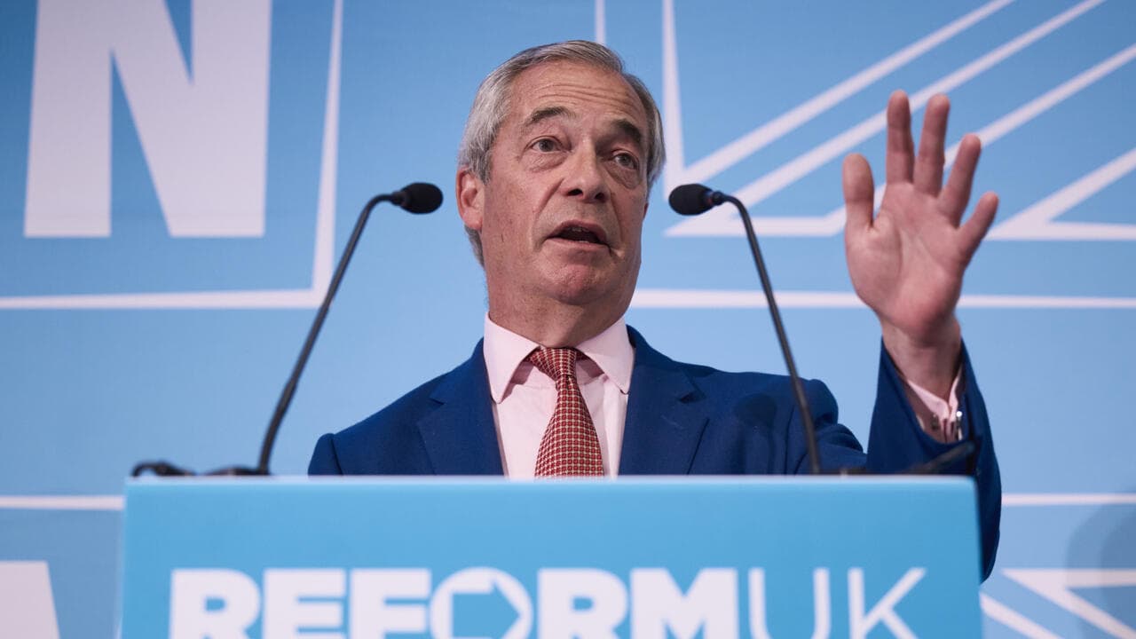 Nigel Farage renunció a su banca en el Parlamento británico y buscará la reelección