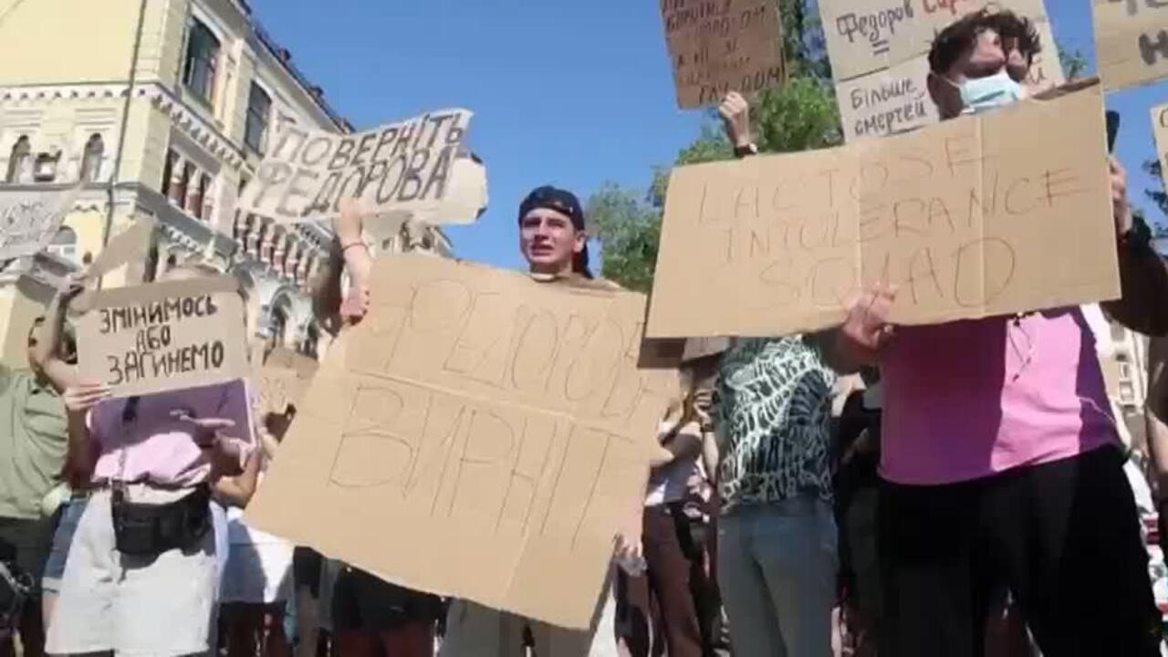 Tensión en Ucrania: protestas en varias ciudades tras la destitución del ministro de Defensa Mykhailo Fedorov