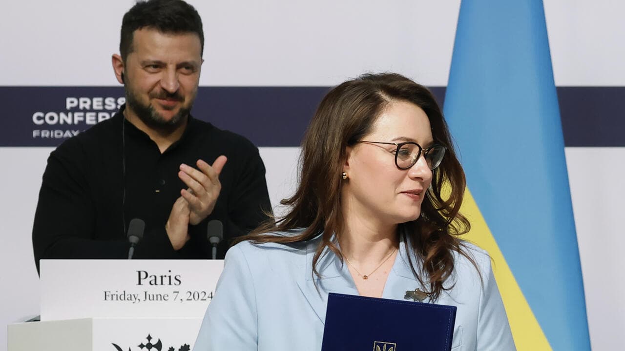 Giro político en Ucrania: Zelenski desplaza a la primera ministra y reestructura su gabinete