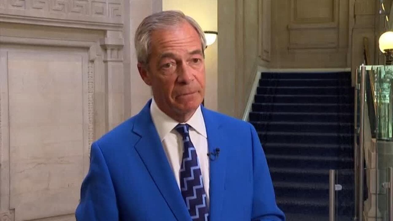 Nigel Farage renunció a su banca en el Parlamento británico y buscará la reelección