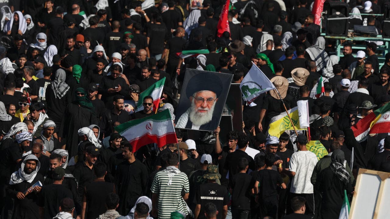 Despedida multitudinaria al exlíder supremo de Irán Alí Jamenei en medio de una fuerte tensión geopolítica