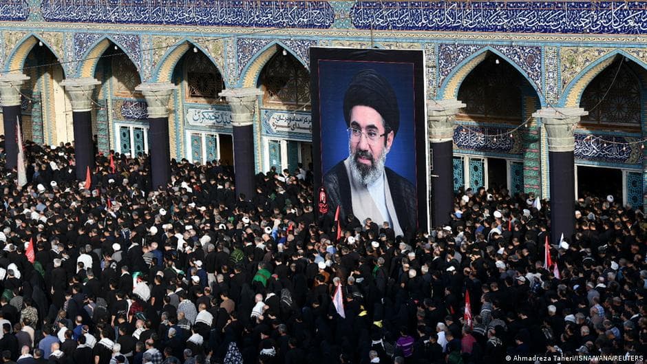 Multitudinario último adiós al ayatolá Jamenei en la ciudad santa de Qom
