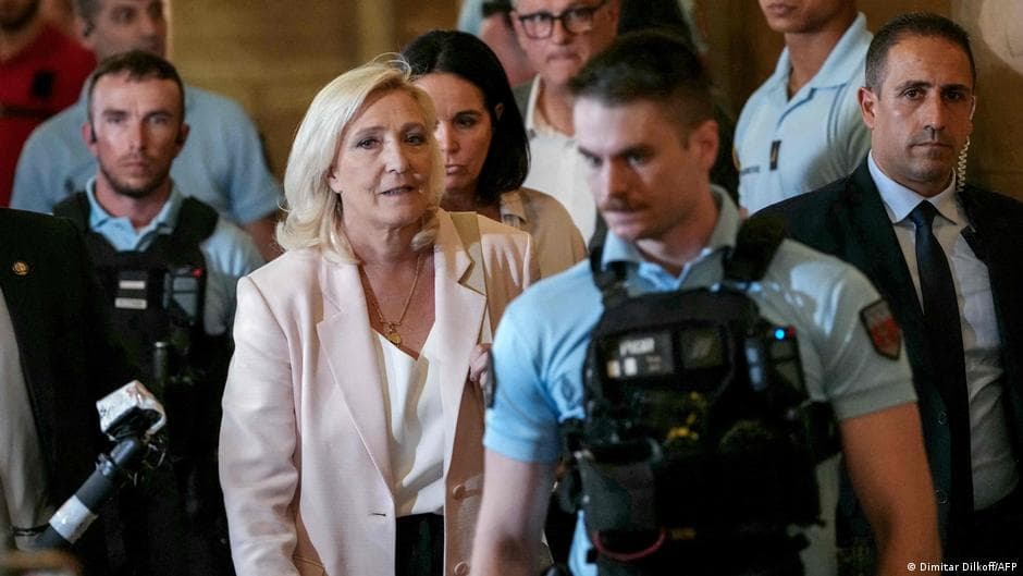 Francia: condenan a Marine Le Pen a quince meses de inhabilitación por malversación