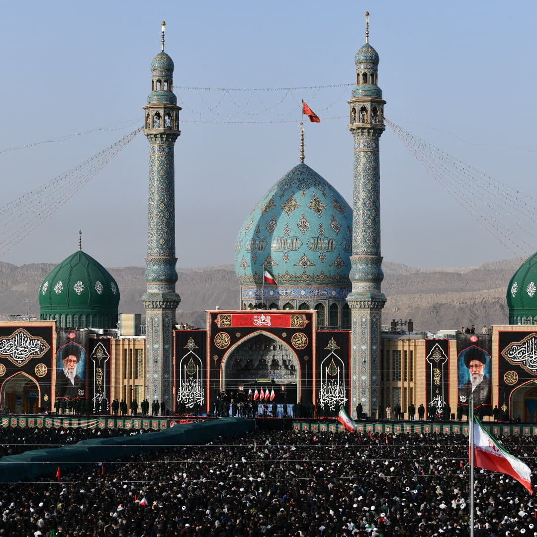 Irán despide al ayatolá Alí Jamenei con una masiva ceremonia en la ciudad sagrada de Qom