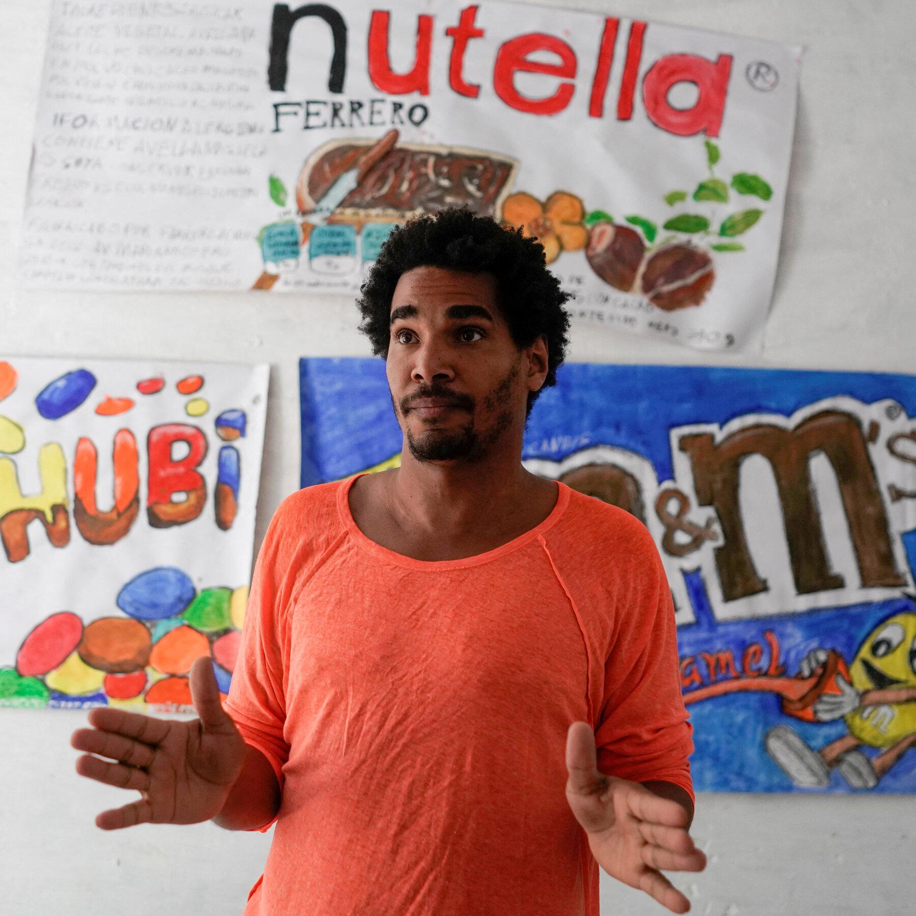 El artista cubano Luis Manuel Otero Alcántara deja la isla para exiliarse en Estados Unidos