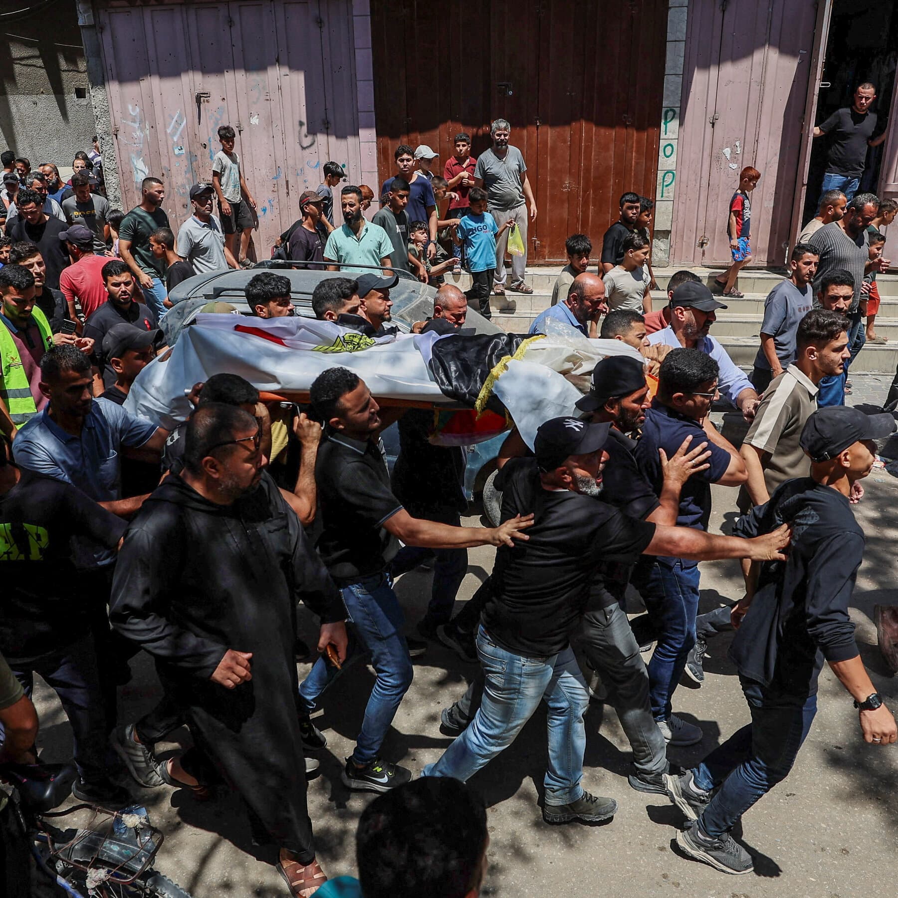 Un trabajador humanitario murió en Gaza tras un bombardeo israelí