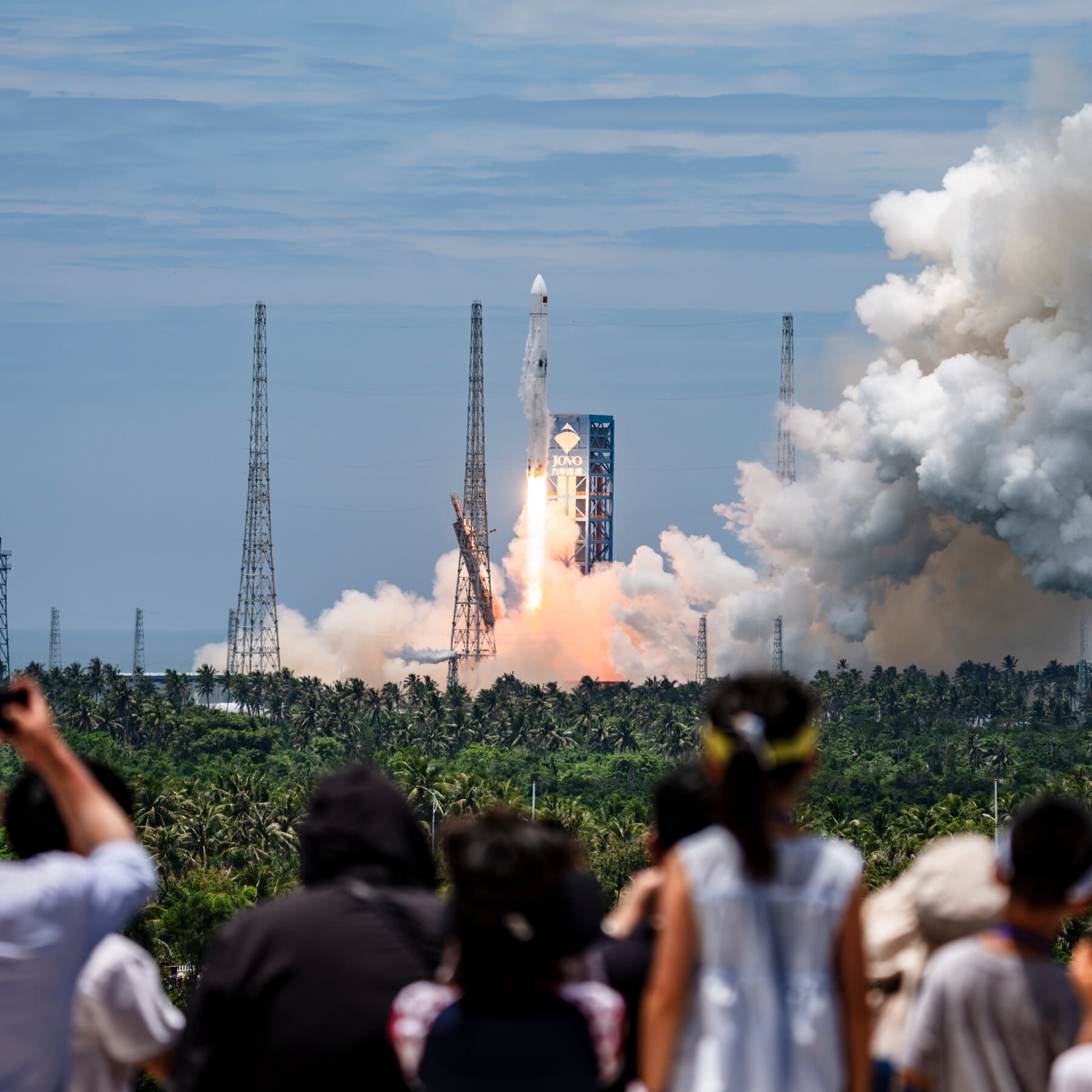 China da un paso clave en la carrera espacial y prueba con éxito su primer cohete reutilizable