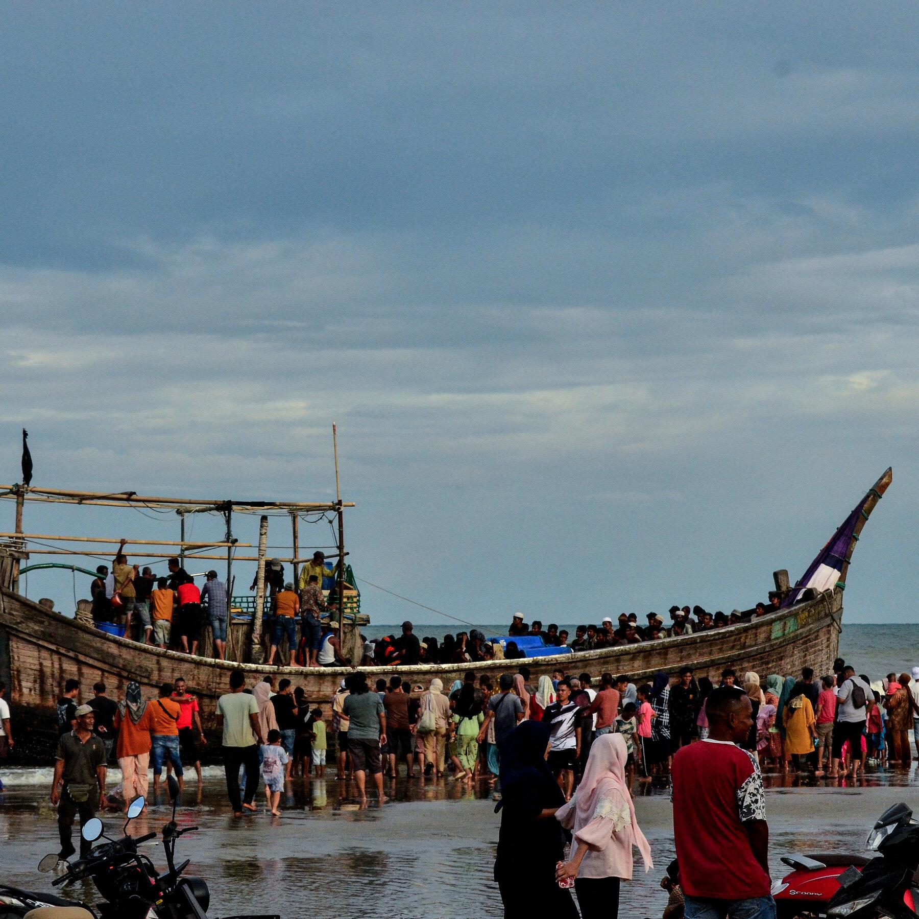 Temen que más de 500 refugiados rohingyas hayan muerto tras el naufragio de sus embarcaciones