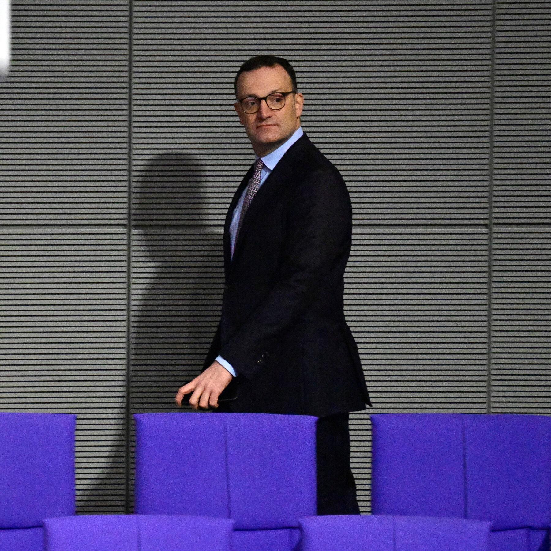 Jens Spahn renunció en Alemania tras un anuncio que violó la ley