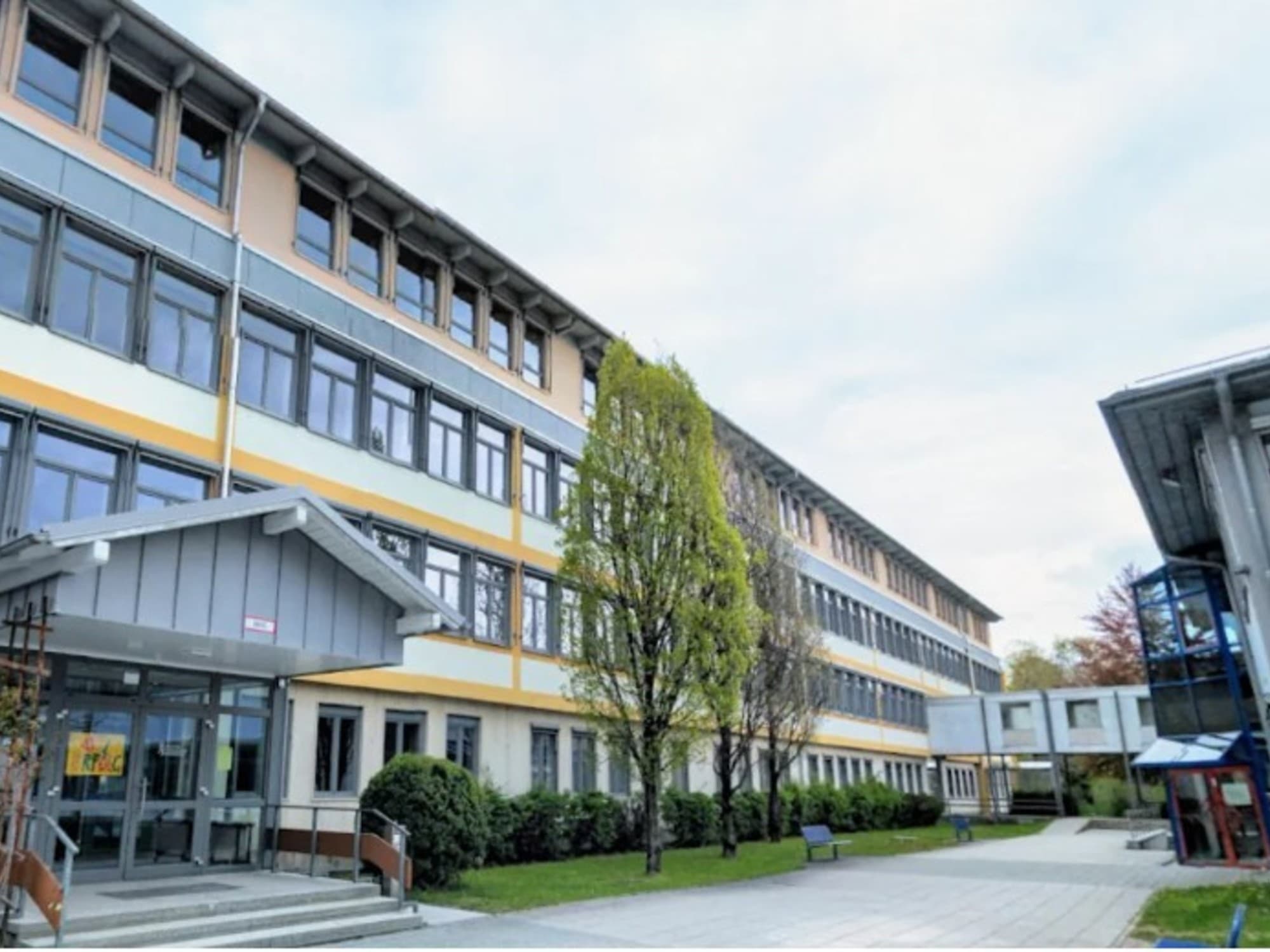 Ataque con arma blanca en una escuela secundaria de Alemania deja varios heridos