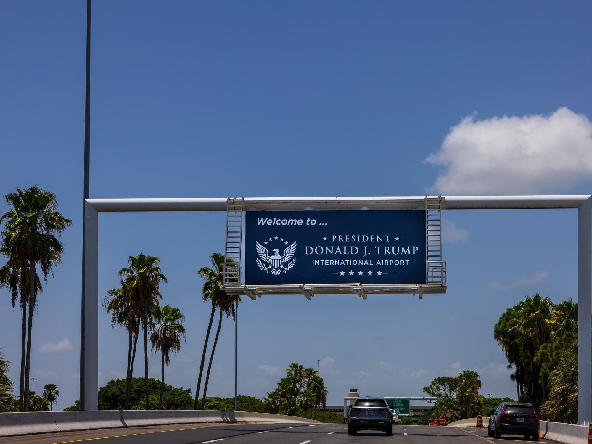 Florida rebautiza el aeropuerto de Palm Beach con el nombre de Donald Trump