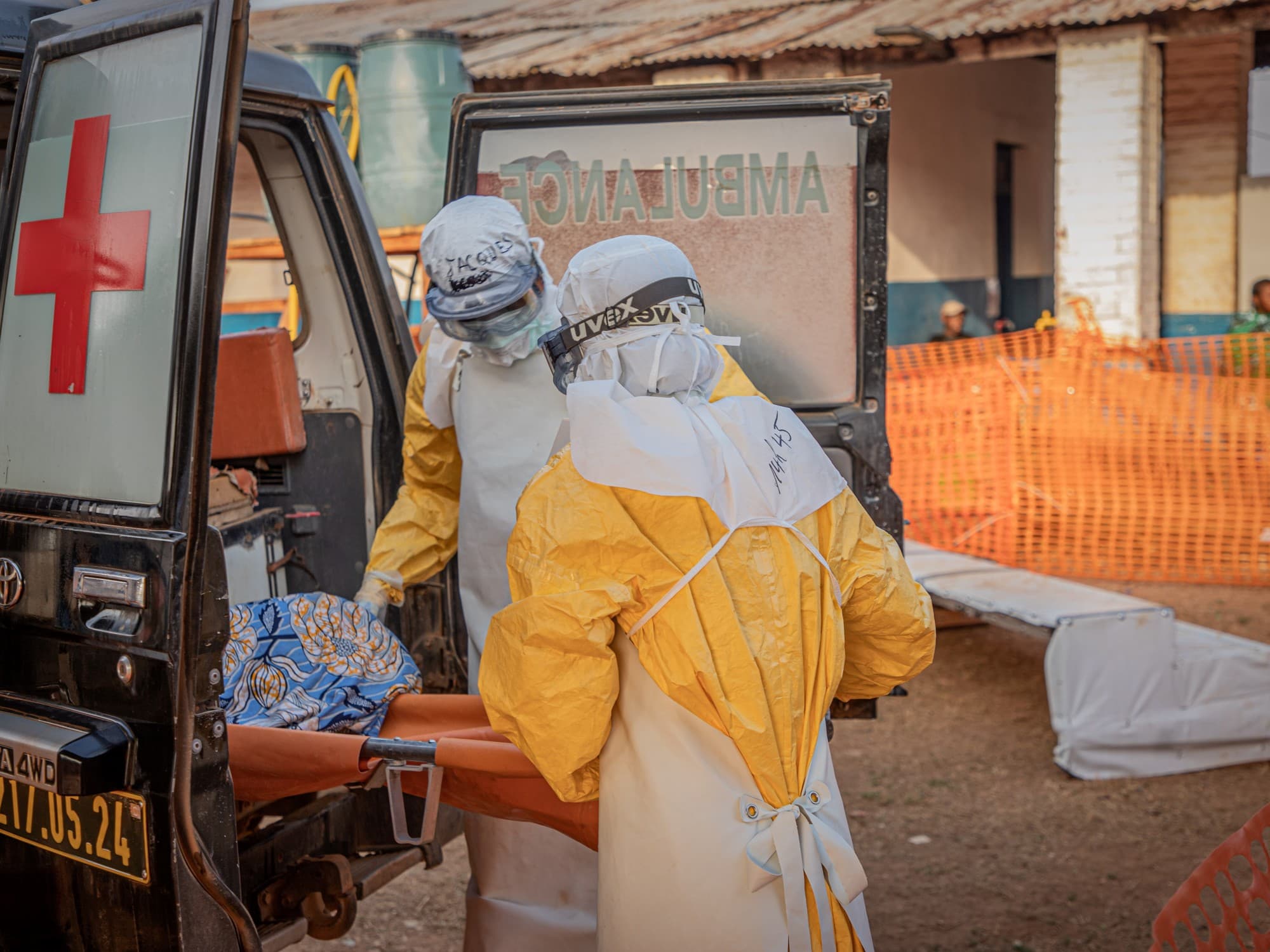 Alerta global: la OMS advierte que no logran frenar el brote de ébola en el Congo