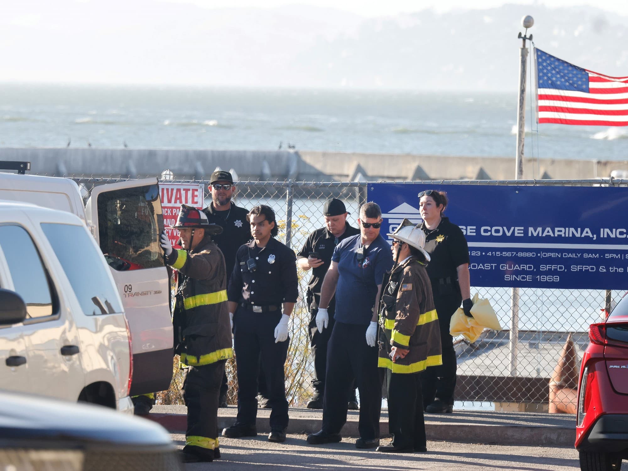 Tragedia en San Francisco: se incendió un barco cerca de Alcatraz y buscan a tres desaparecidos
