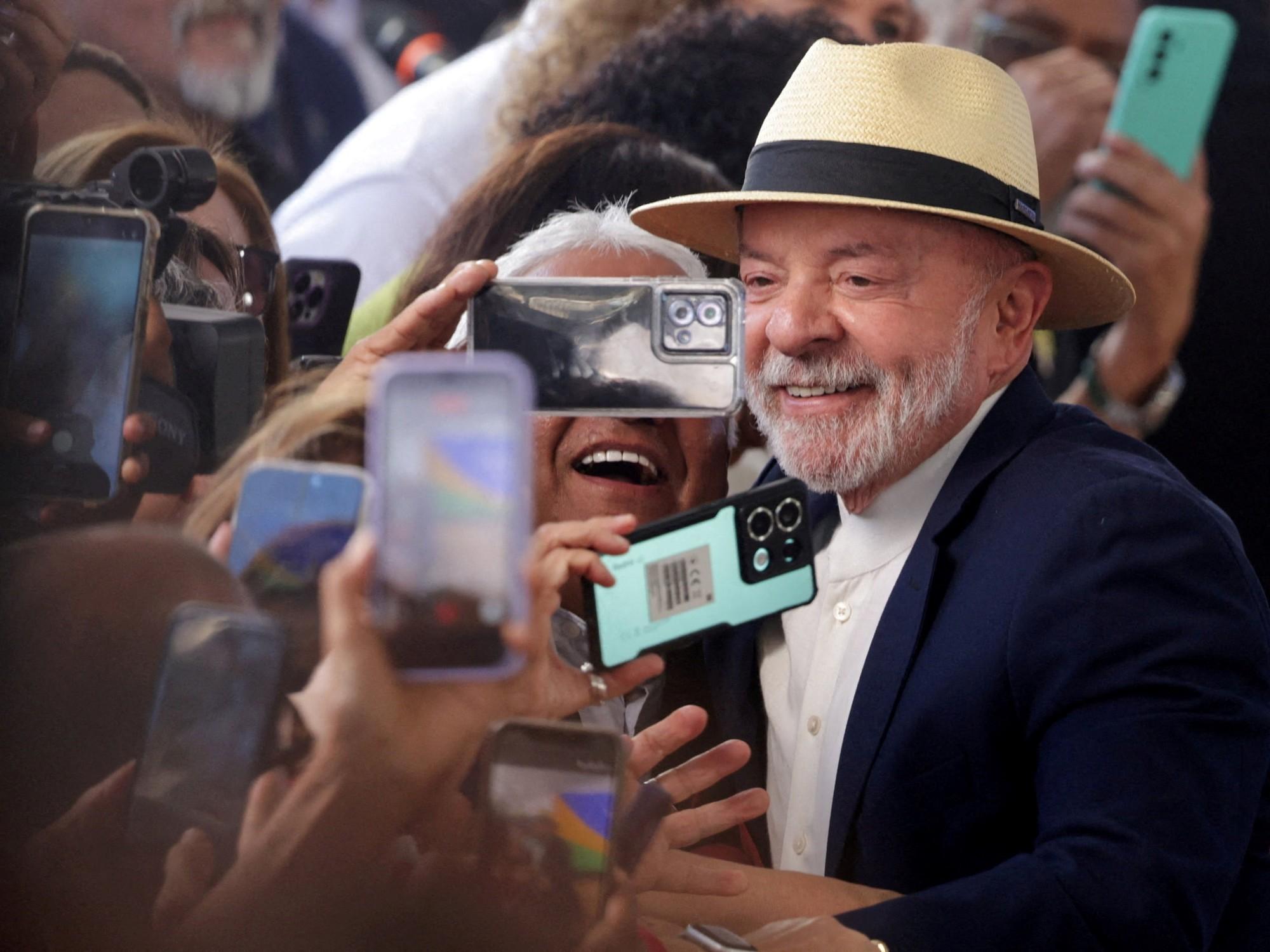 Brasil define candidatos: Lula lidera sobre Flávio Bolsonaro