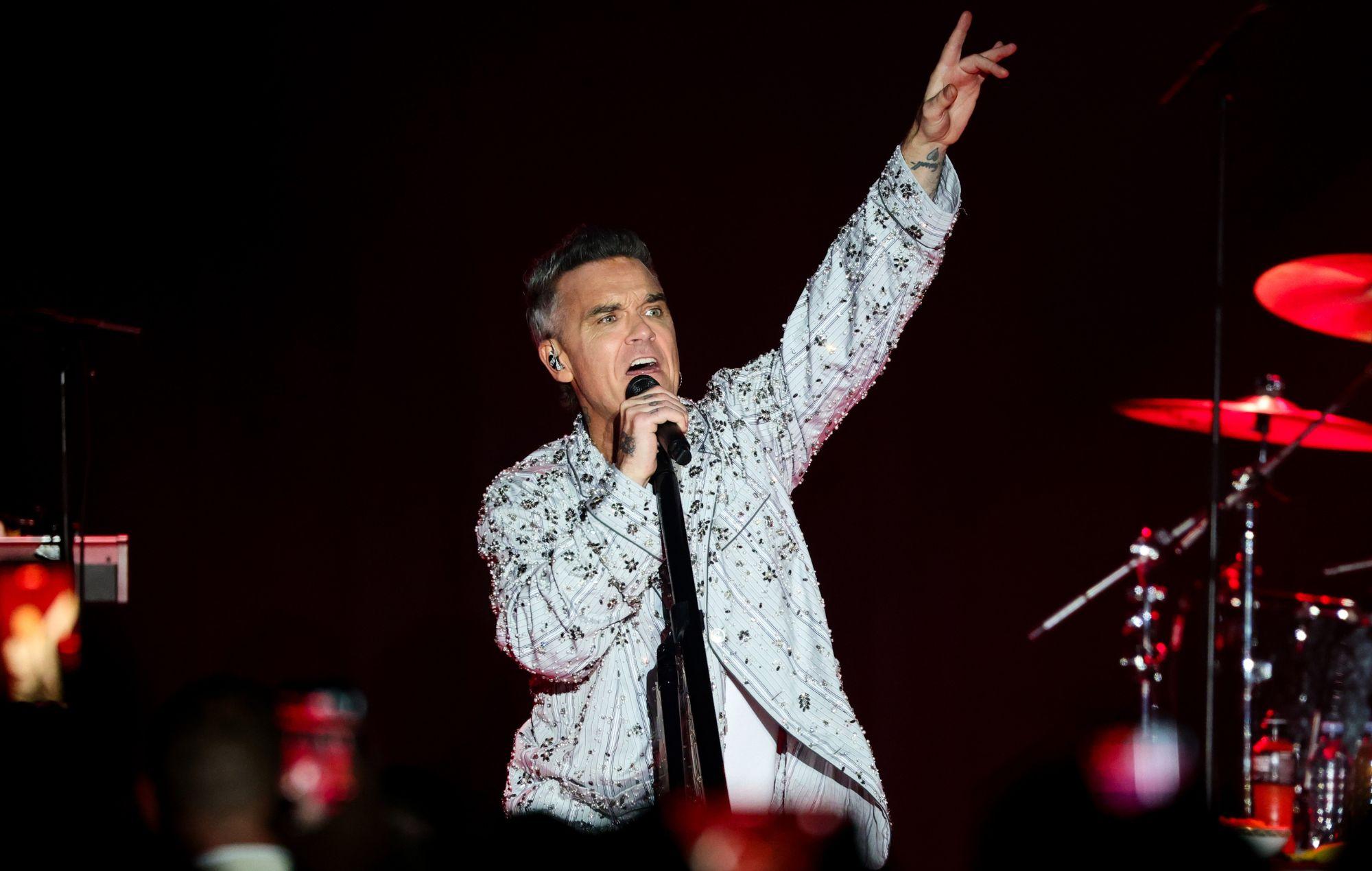 Robbie Williams: el nuevo himno de la FIFA con dos estrellas
