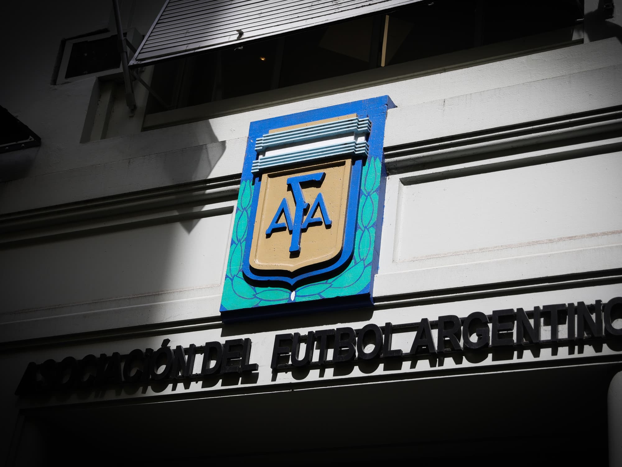 Alerta por hackeo a la AFA: advierten a los hinchas por mensajes sospechosos