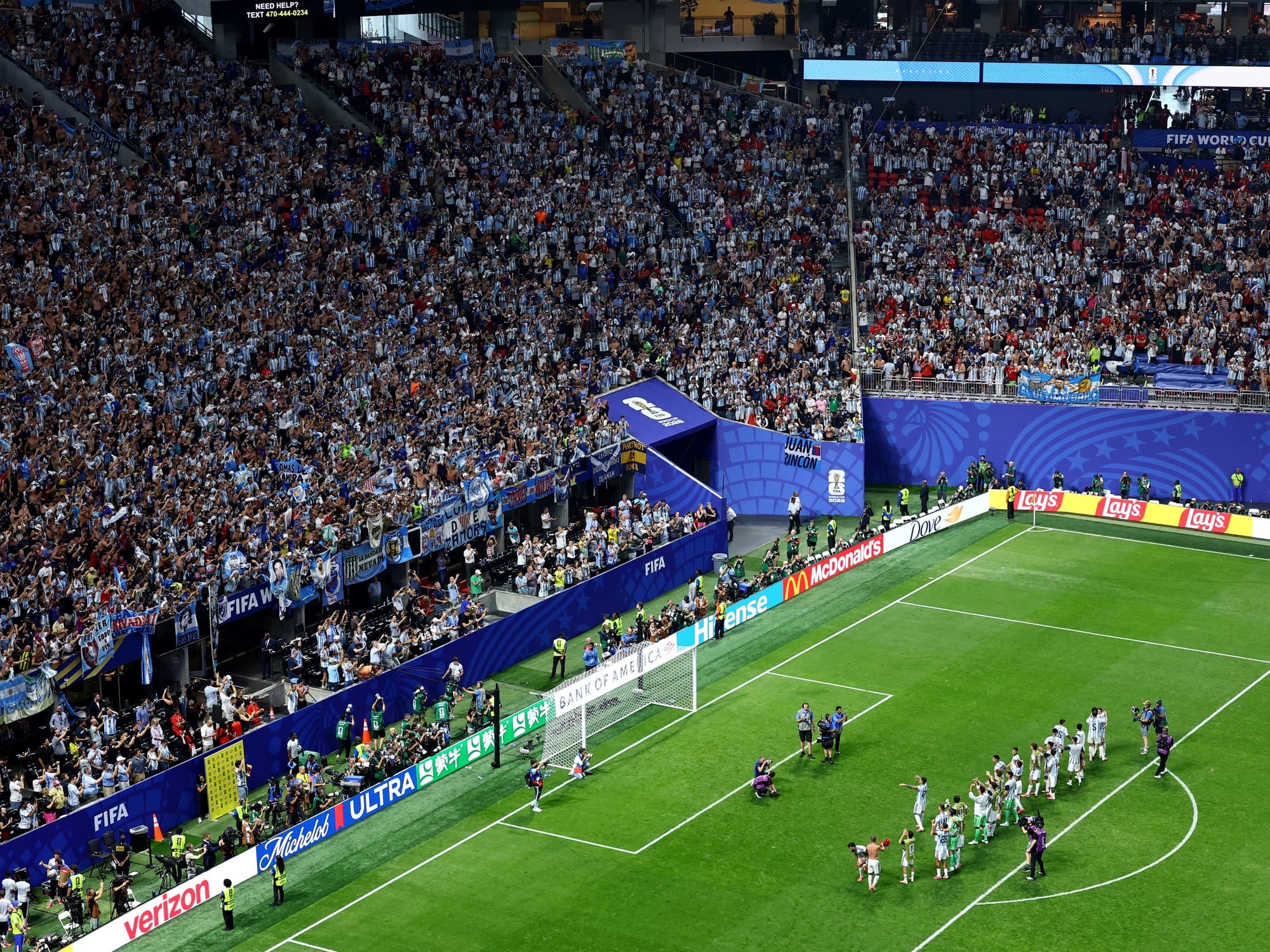 El emotivo festejo de la Selección con los hinchas en Atlanta tras sellar la clasificación