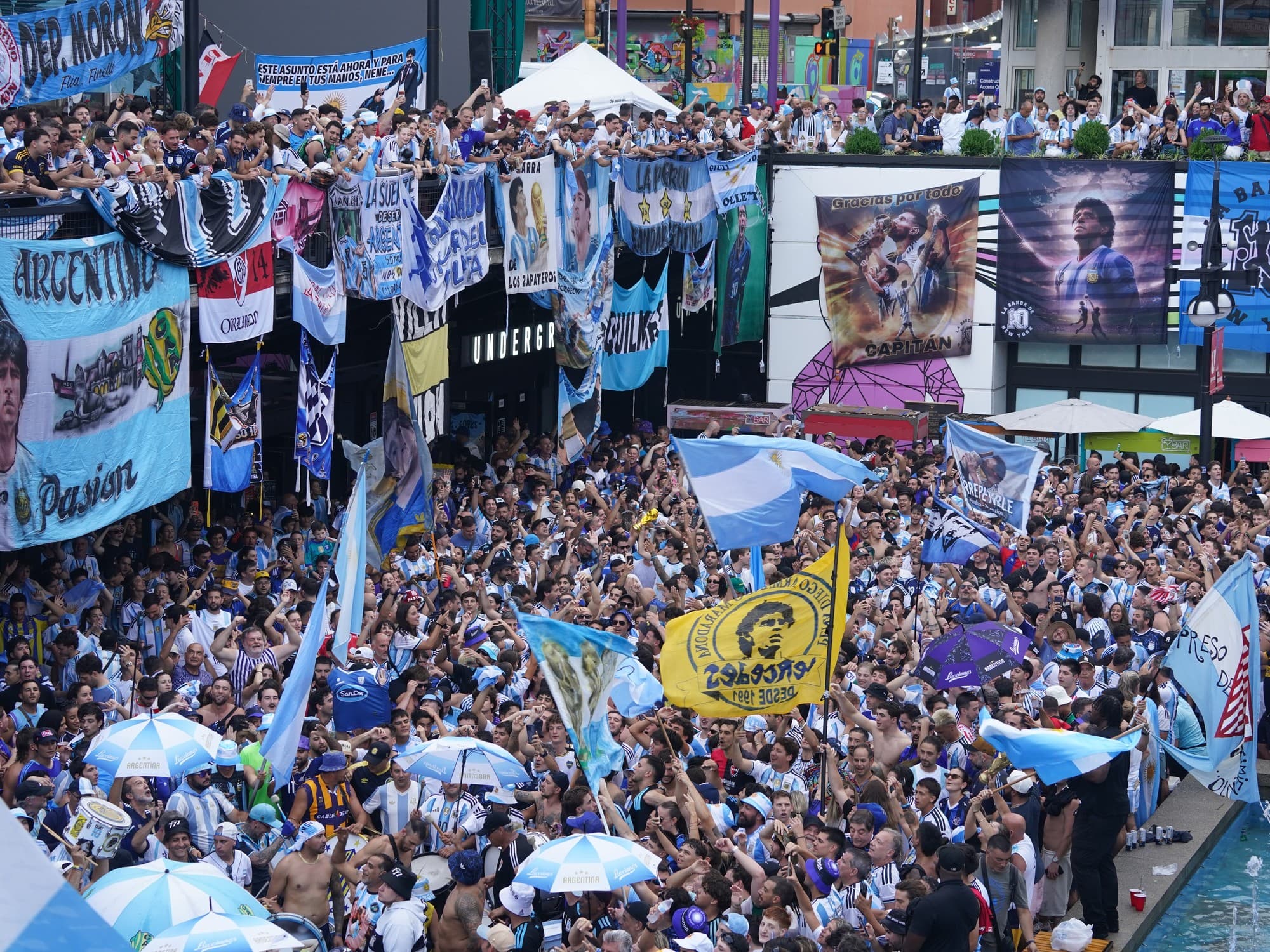 Tensión en el banderazo: cruce entre barras de San Lorenzo y Huracán terminó con un detenido